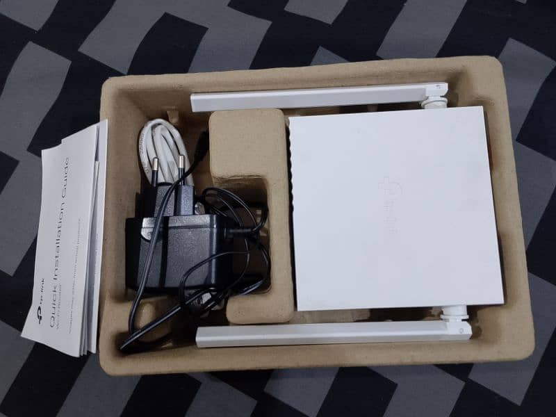 TP Link router with wire 1
