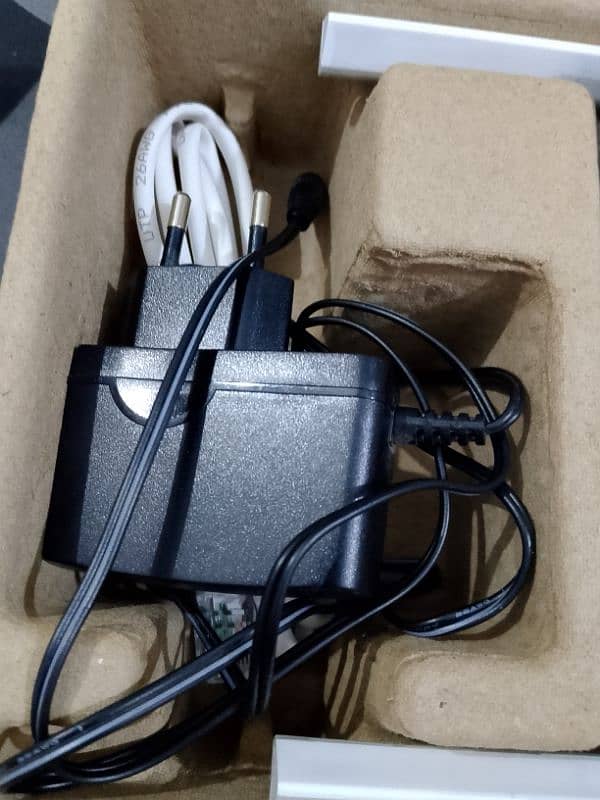 TP Link router with wire 5