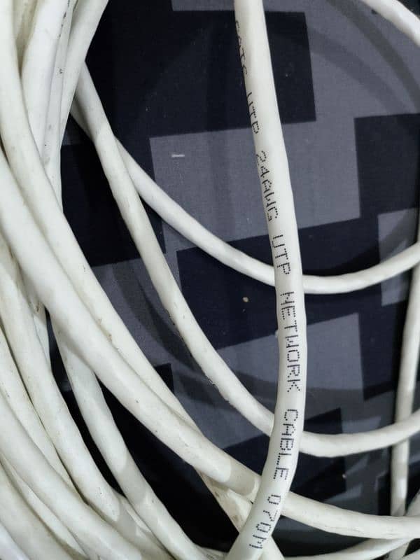 TP Link router with wire 7