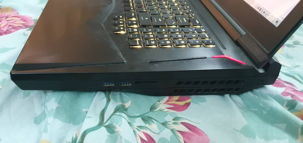 MSI GT75 Titan 8RG I7 8th Gen GTX 1080 32gb 512gb Gaming Laptop 7/10 2