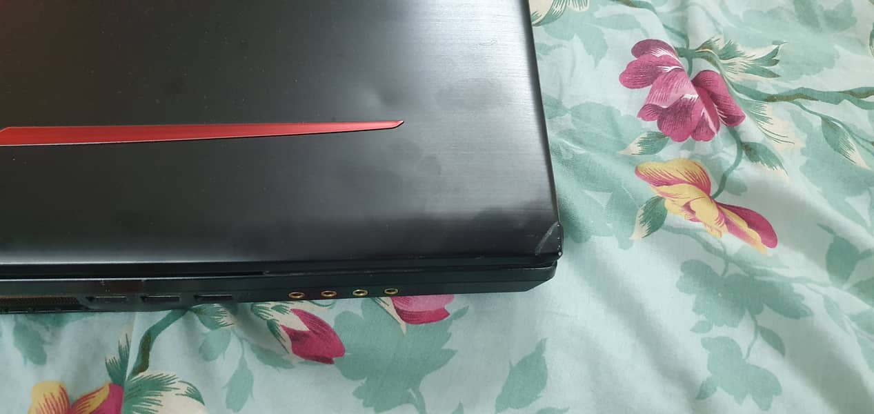 MSI GT75 Titan 8RG I7 8th Gen GTX 1080 32gb 512gb Gaming Laptop 7/10 4