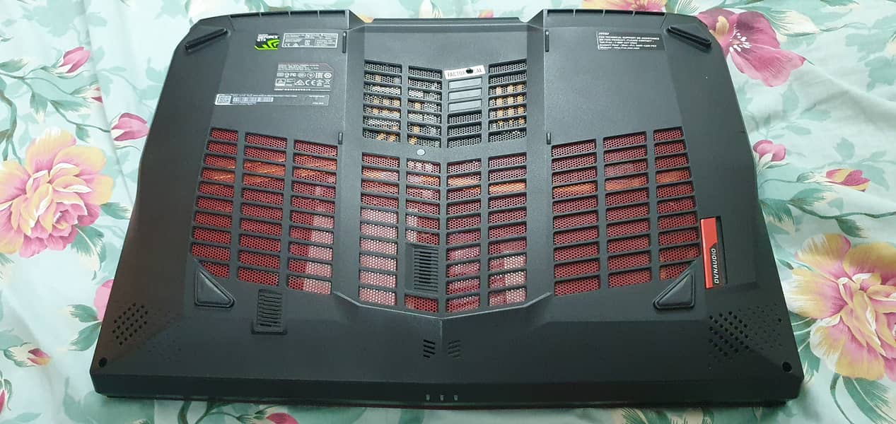 MSI GT75 Titan 8RG I7 8th Gen GTX 1080 32gb 512gb Gaming Laptop 7/10 5