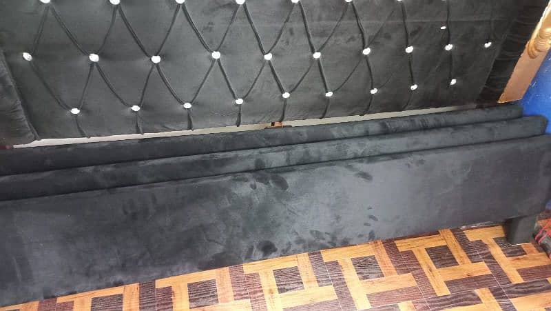 wooden bed in best condition with 2 drawer 1