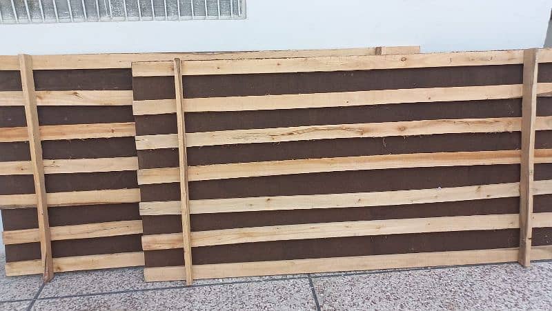 wooden bed in best condition with 2 drawer 2
