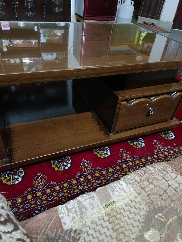 A delicate good looking like new table for Sale 1