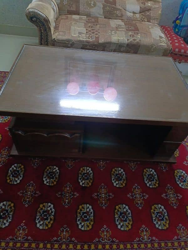 A delicate good looking like new table for Sale 3