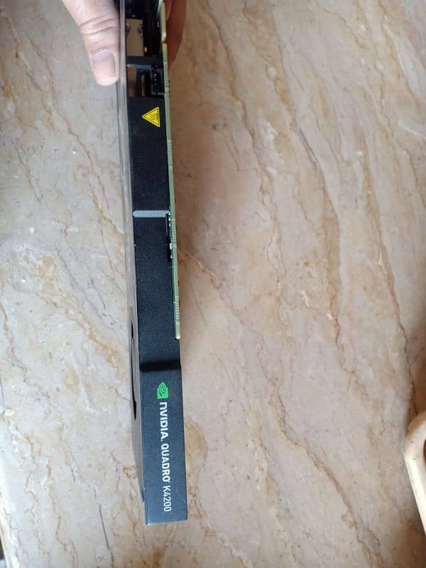 Quadro k4200 ( 4GB) 1
