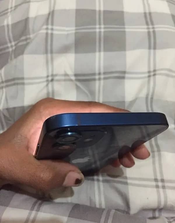 iPhone 12 0