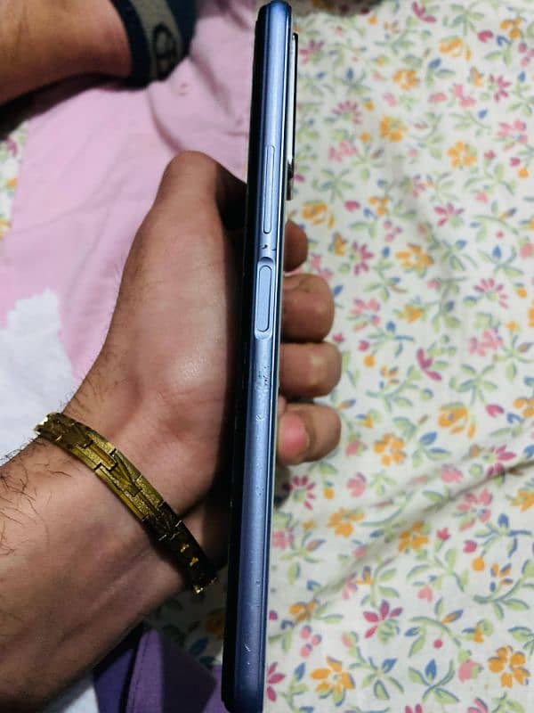 10/10 condition lush phone 1