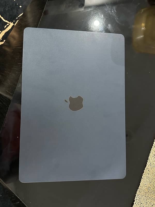 Macbook air M2 2024 model 1