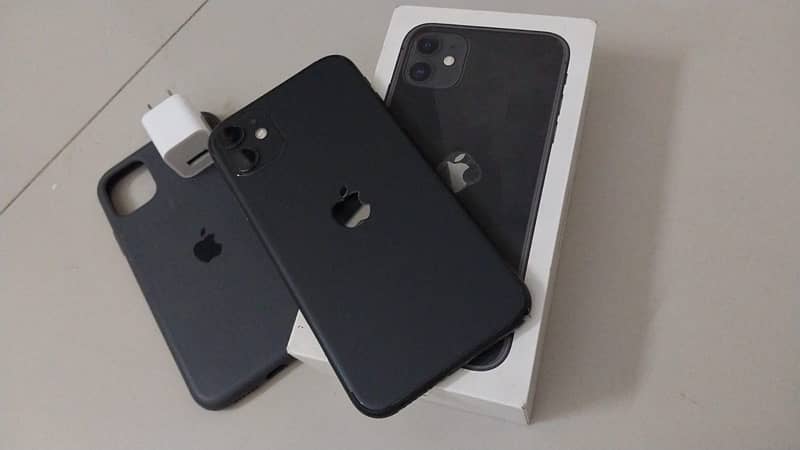 iPhone 11 dual sim full original with box dono pta approved 0