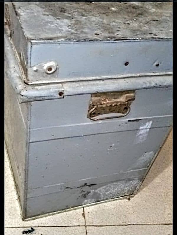 Box for kitchen use iron made 1