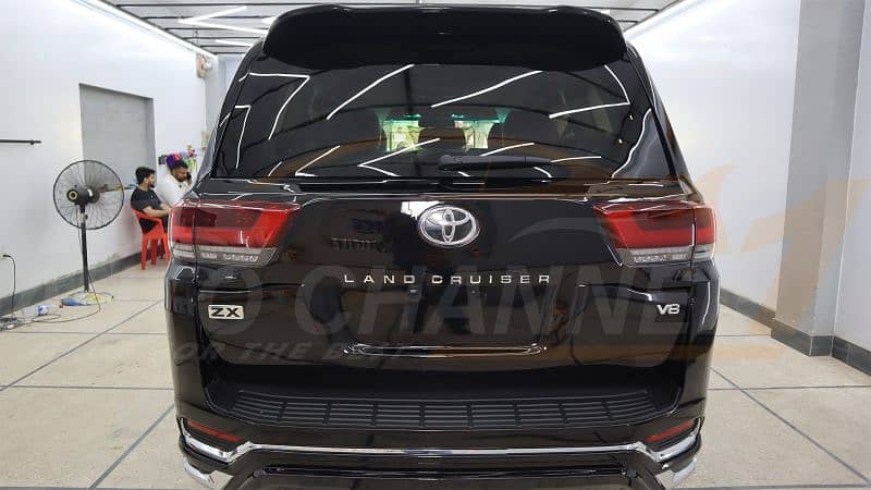 Toyota Land Cruiser LC 300-Model 2023 3