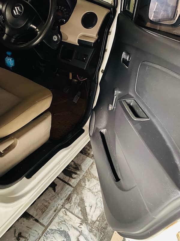 Suzuki Wagon R 2018 13