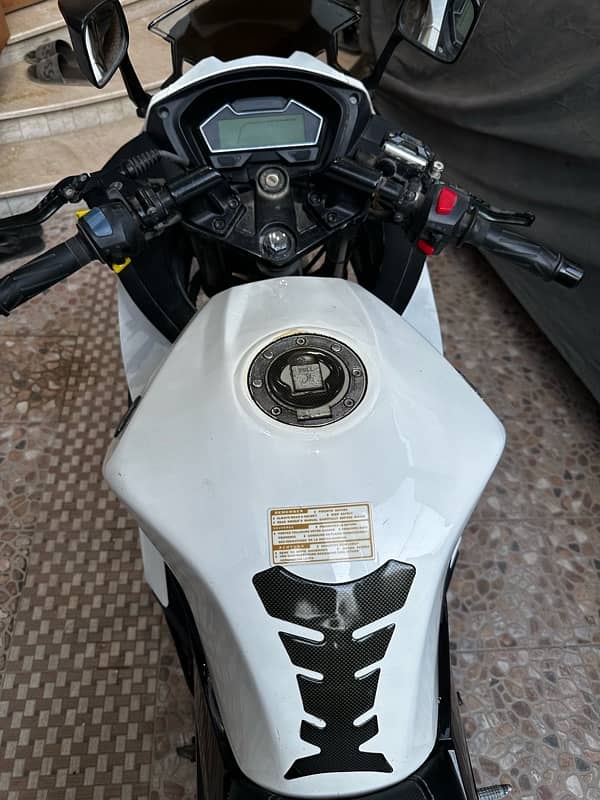 Suzuki GXR 400CC 2
