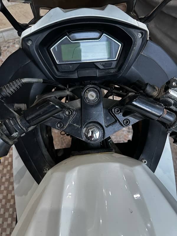 Suzuki GXR 400CC 3