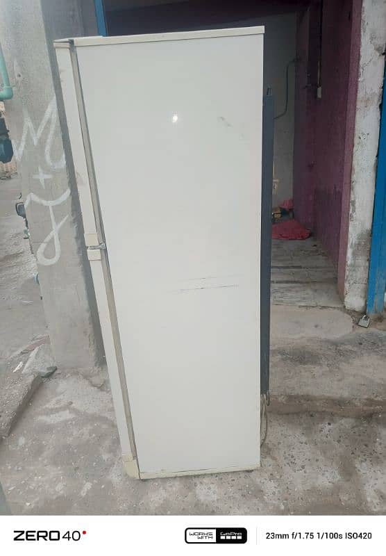 dawlance fridge medium size full ok 0
