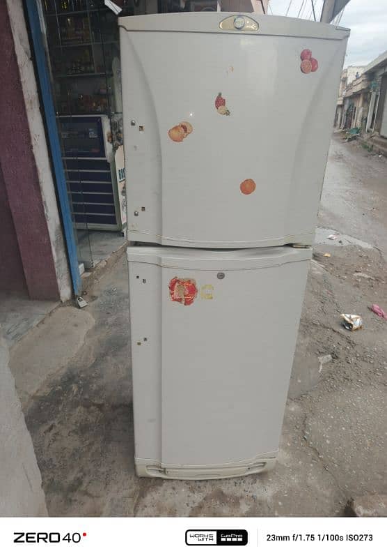 dawlance fridge medium size full ok 1