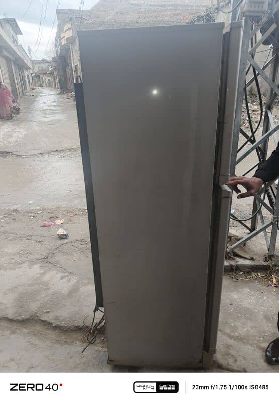 dawlance fridge medium size full ok 2