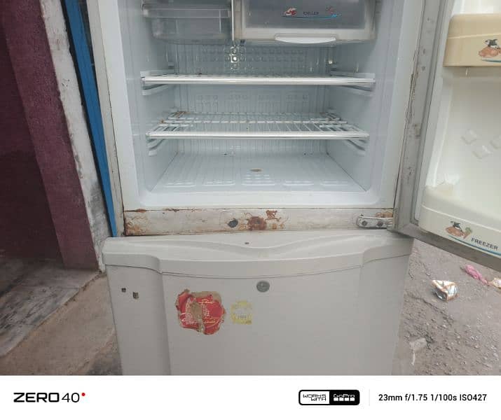 dawlance fridge medium size full ok 3