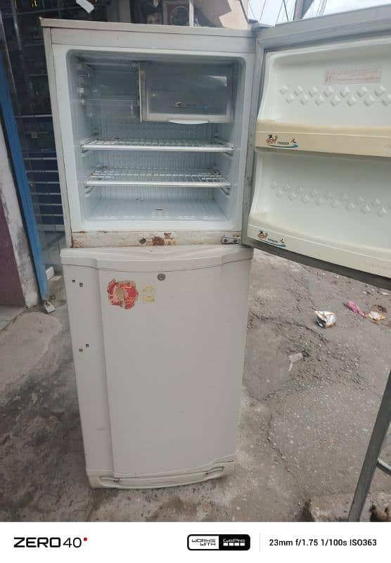 dawlance fridge medium size full ok 4