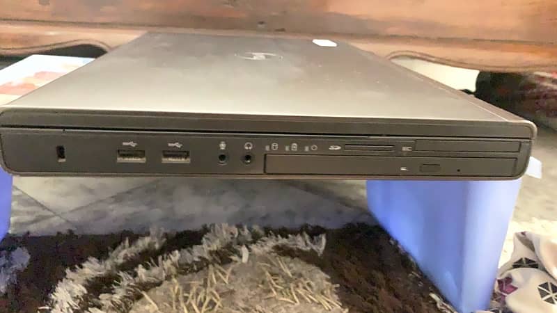 Dell Gaming laptop 2 gb gaming graphic cards amd 128 bit ddr5 5