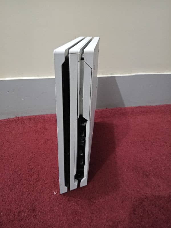 PS4 Pro Glacier with HDD 3