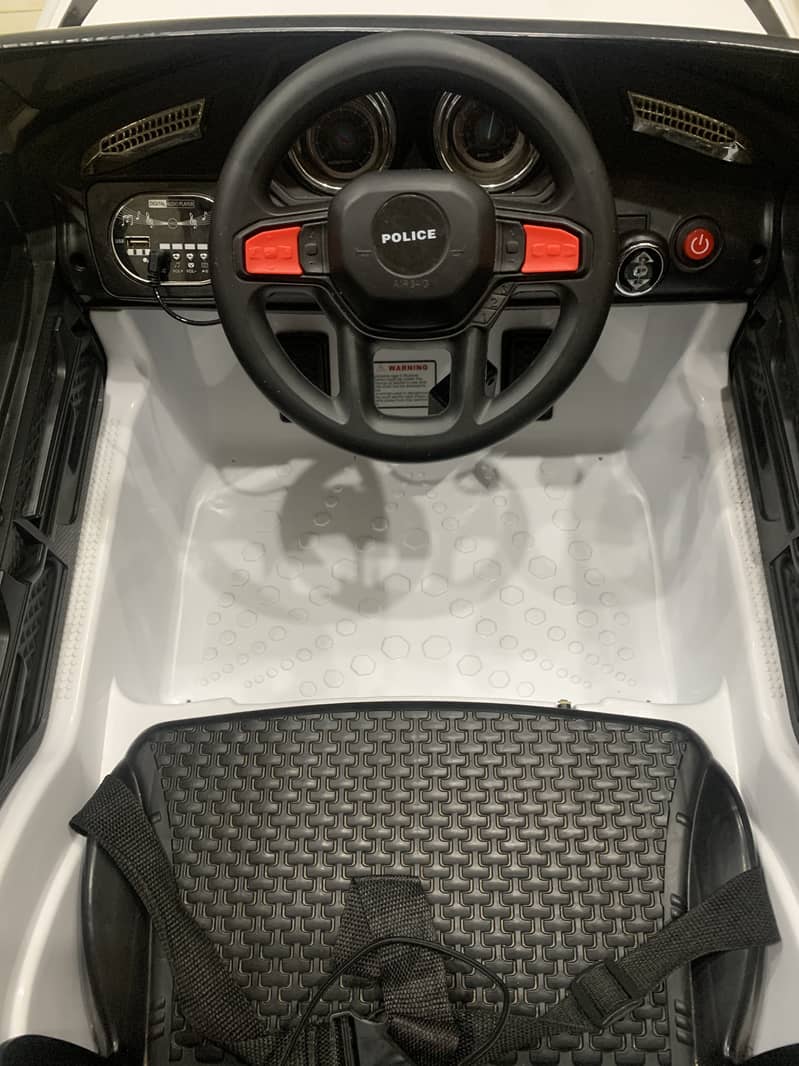 Kids car remote controller in excellent conditions 7