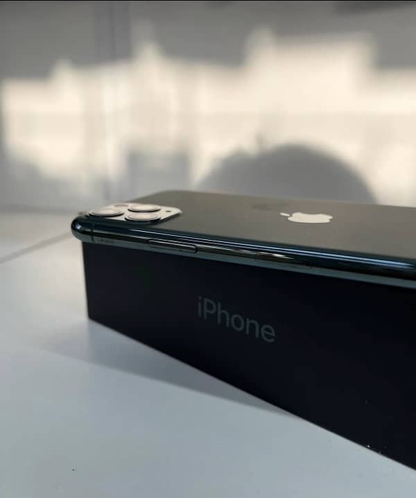iPhone 11 Pro max 256 PTA 2