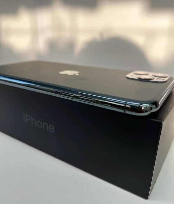 iPhone 11 Pro max 256 PTA 5