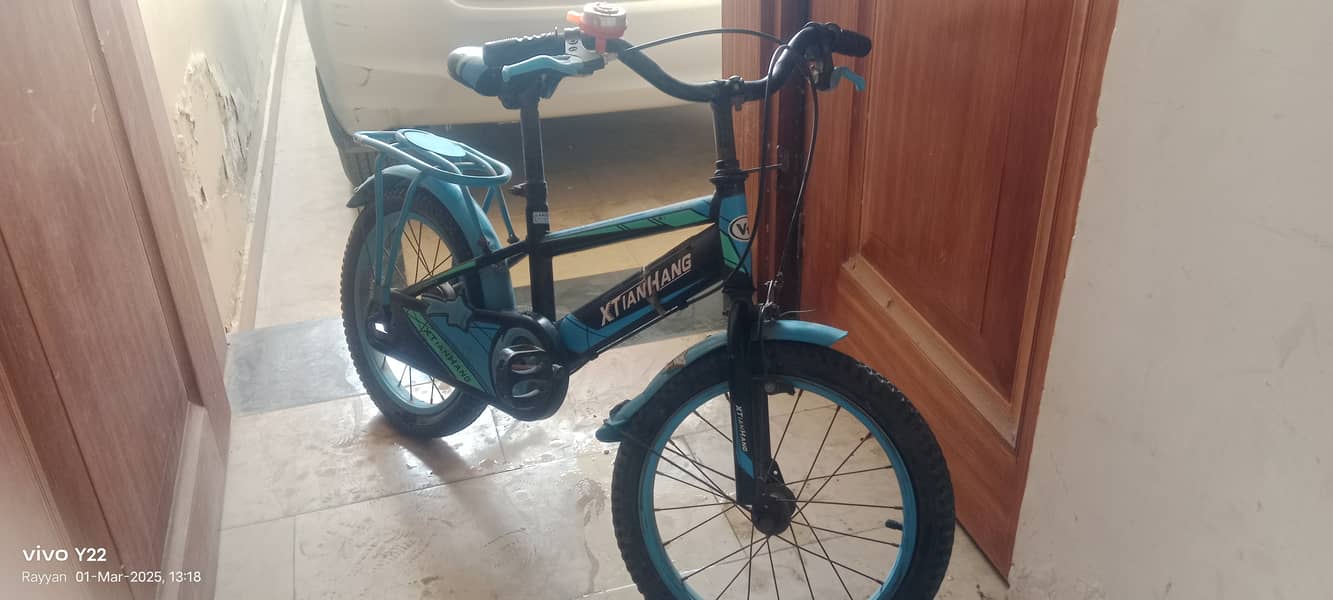 Kids bicycle for sale. . 0