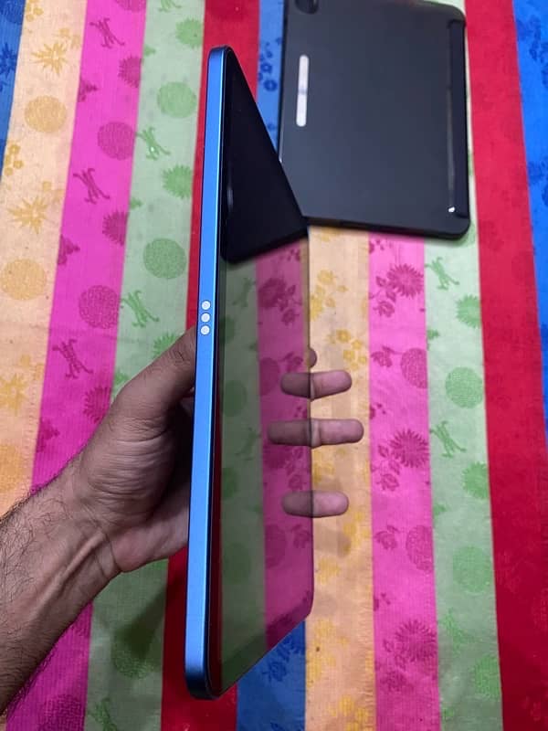 IPad 10th / 10 th Generation 4K Screen O3l7.4OO47O7 5