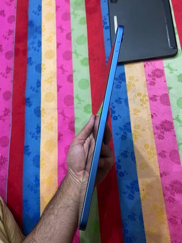 IPad 10th / 10 th Generation 4K Screen O3l7.4OO47O7 6