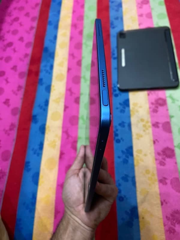 IPad 10th / 10 th Generation 4K Screen O3l7.4OO47O7 9