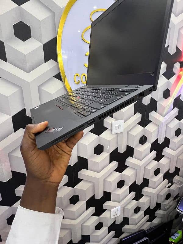 Touch Screen 16GB Ram Lenovo Core i5 10th Gen Full HD 5HRS Backup 3