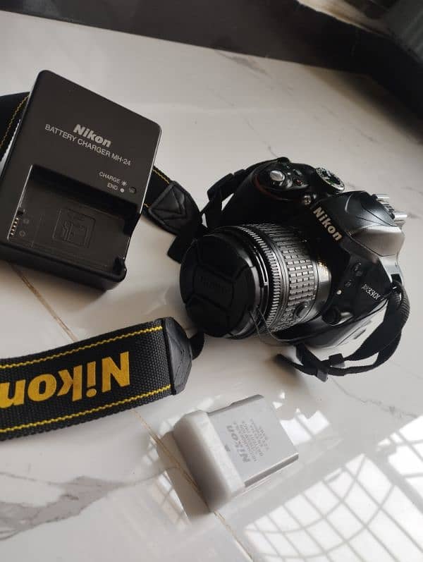 nikon d3300 with kit lens (18-55) 0