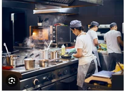 Female kitchen chef/Staff