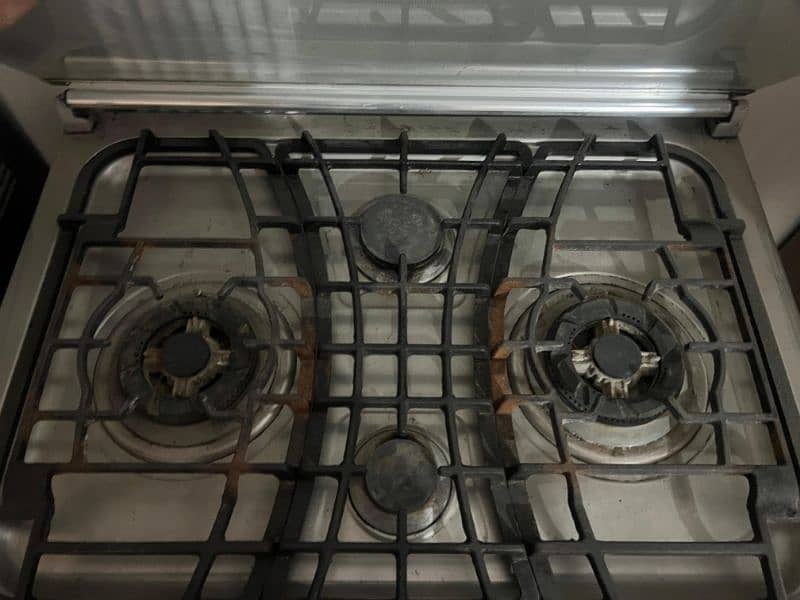 looking for a high-quality cooking range that’s barely used? 1