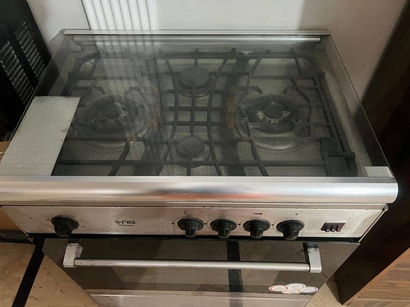 looking for a high-quality cooking range that’s barely used? 2