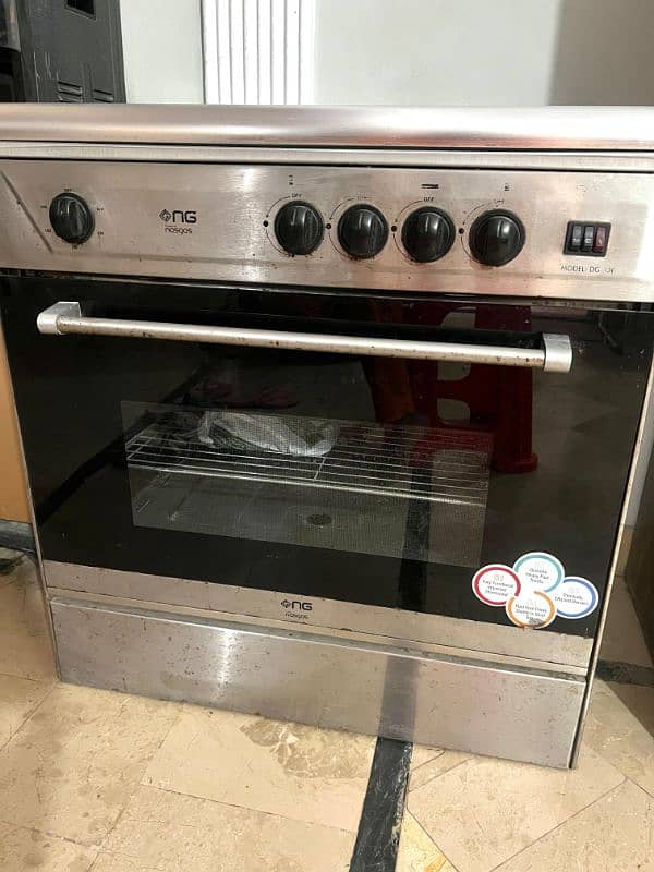 looking for a high-quality cooking range that’s barely used? 4