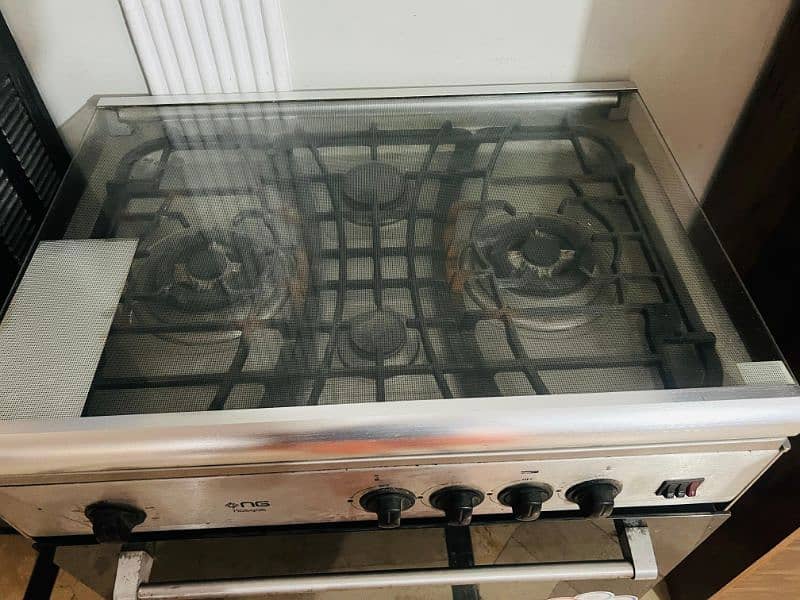 Are you looking for a high-quality cooking range that’s barely used? 2