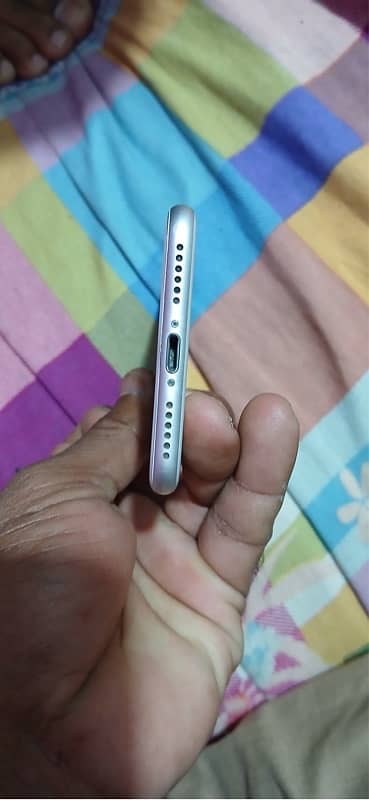 Iphone 7 128gb Scratch less Pta Approved 5