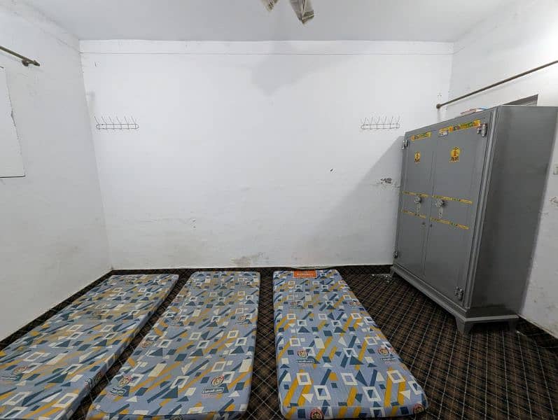 Boys Hostel - Shared Rooms 10