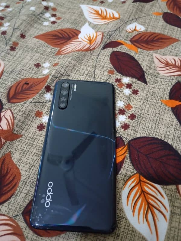 Oppo F15 dono Sims nahi chalti lush condition ha 0