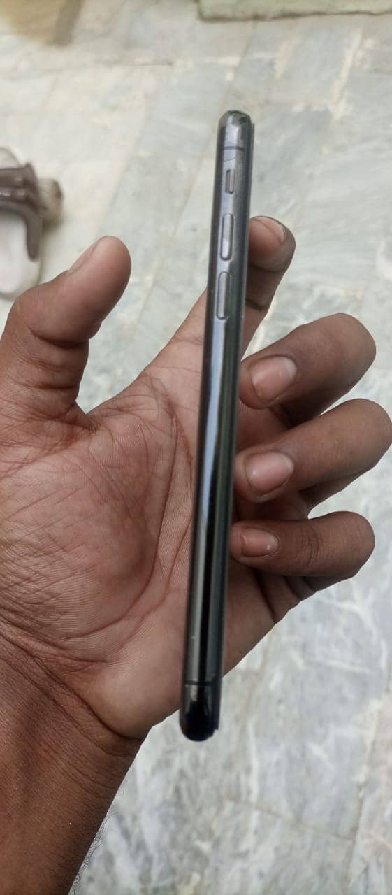 Apple iPhone X 3