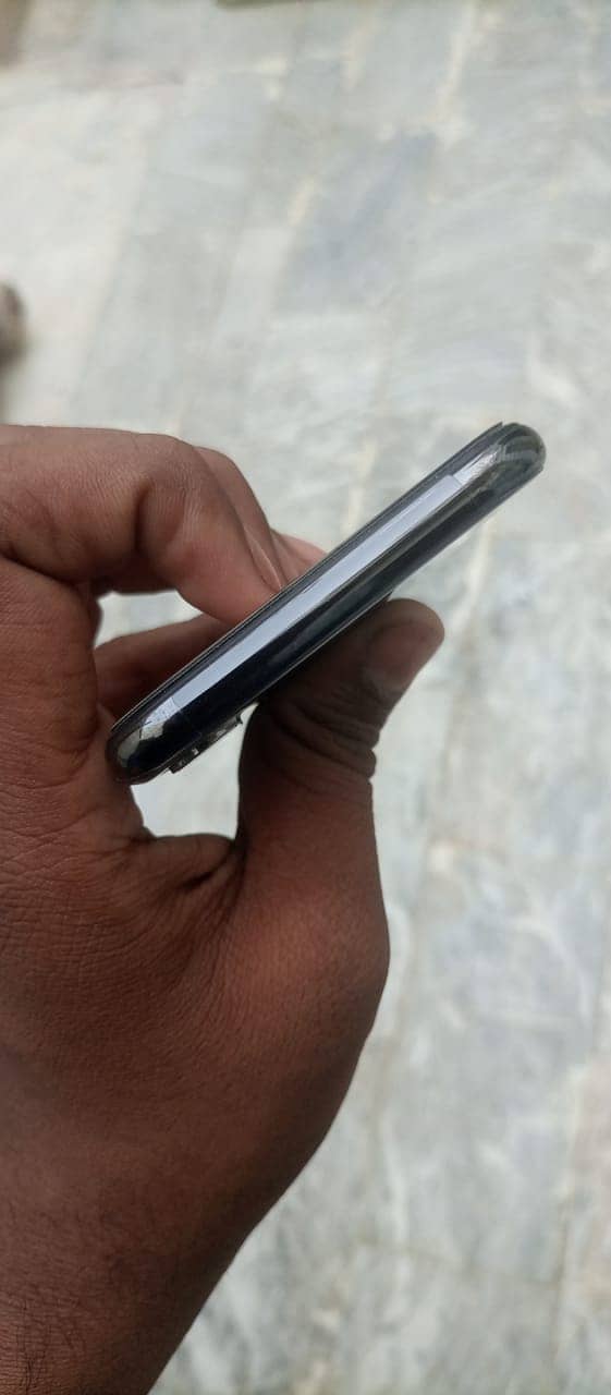 Apple iPhone X 4
