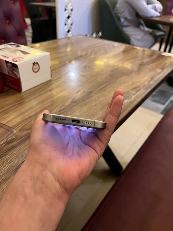 Iphone 15pro jv Natural titanium 128gb with box 1