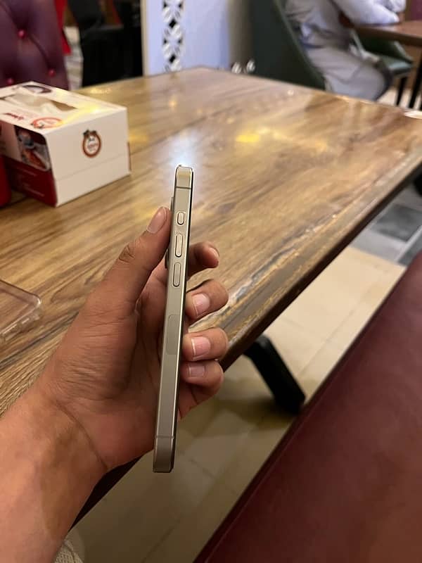 Iphone 15pro jv Natural titanium 128gb with box 4