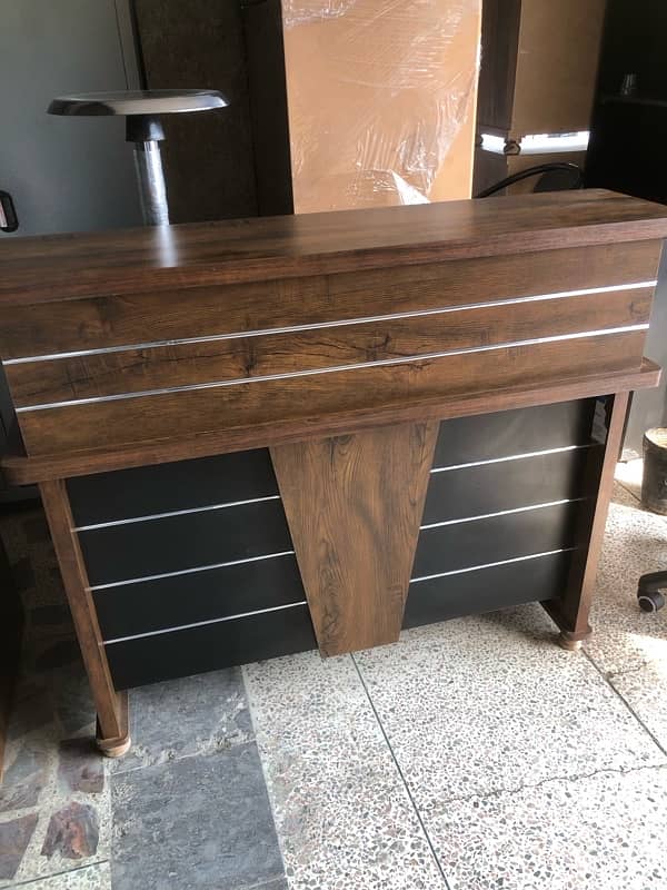 reception counter 15