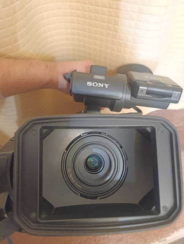 MC 1500 10by10 external space 32gb own with bag and charger 4